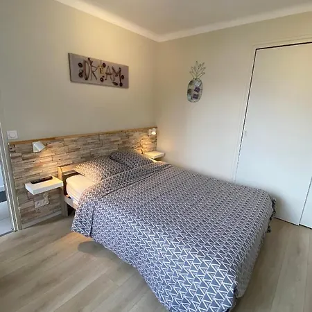 L'esplanade, En Centre-ville Au Calme Apartament Puisserguier