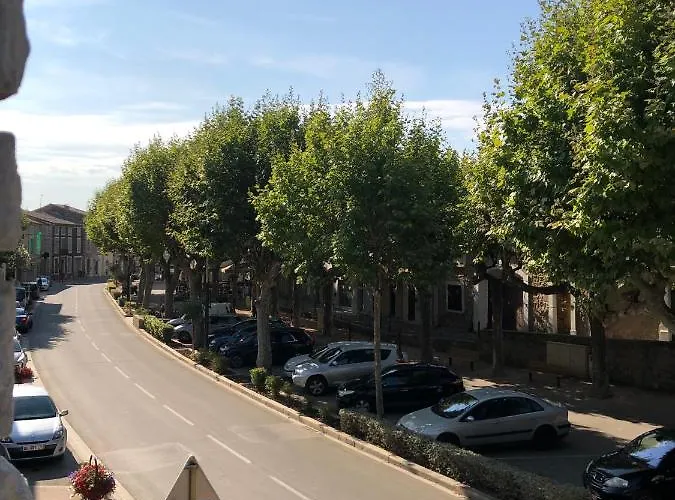 L'esplanade, En Centre-ville Au Calme